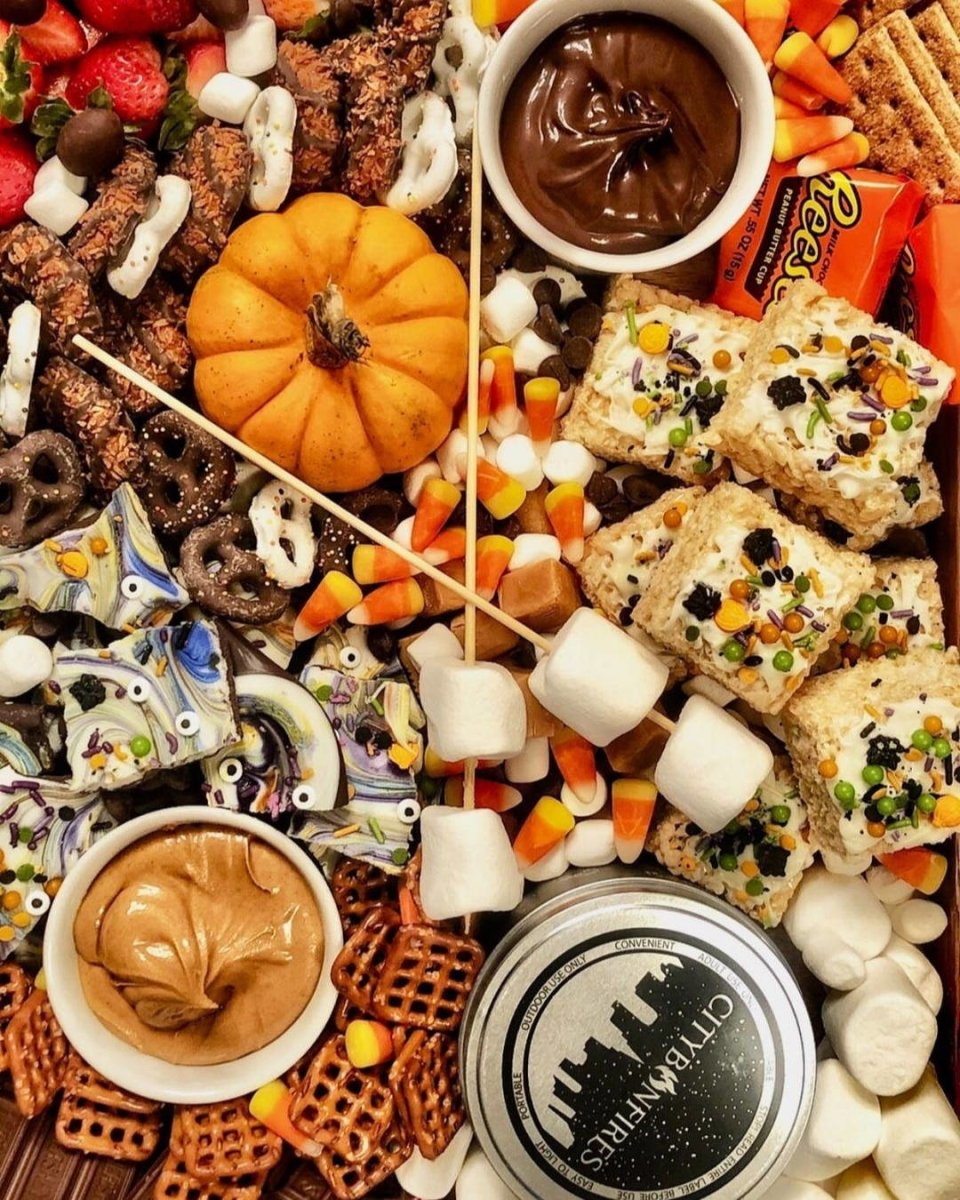 7 Best Halloween S'mores Charcuterie Board Ideas - City Bonfires