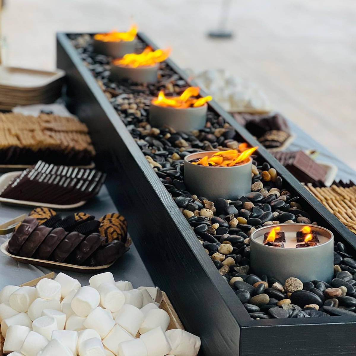 How to Make a S’mores Buffet Bar for Dessert Tables and Events - City Bonfires